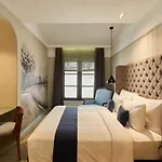 Lamandau House